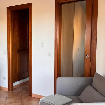 Ampio E Silenzioso Parcheggio Gratuito *